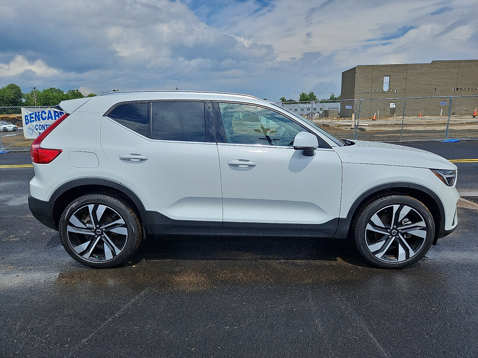 Certified 2024 Volvo XC40 B5 Ultimate w/ Climate Package AWD/4WD image 7