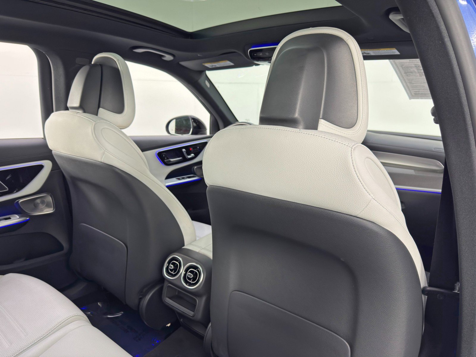 Used 2023 Mercedes-Benz GLC 300 w/ AMG Line image 42