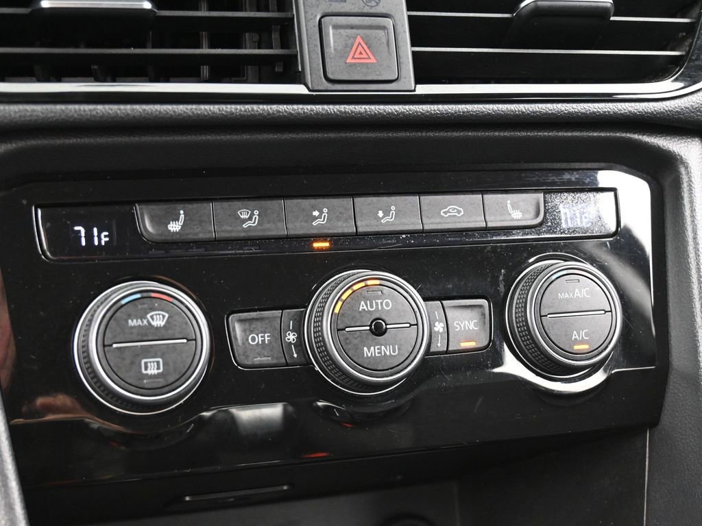 Used 2024 Volkswagen Taos SE image 25