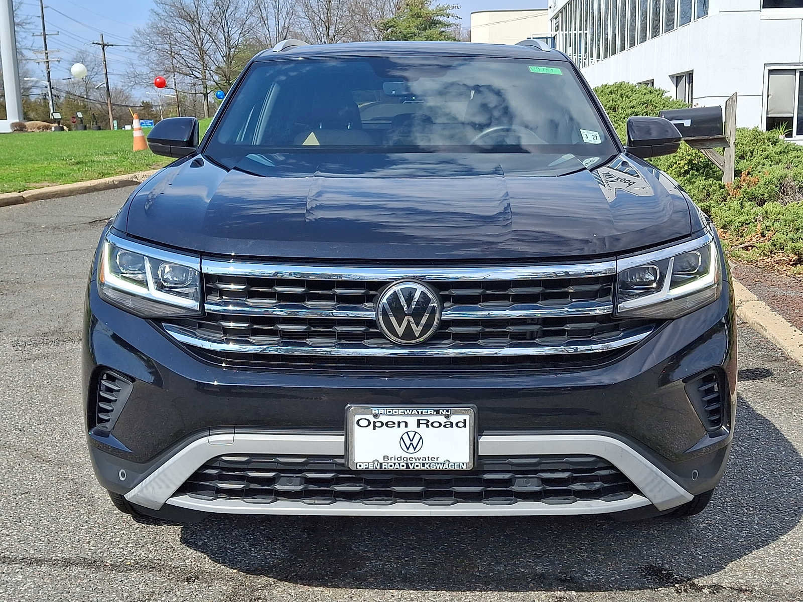 Used 2022 Volkswagen Atlas Cross Sport SE w/ Panoramic Sunroof Package image 2