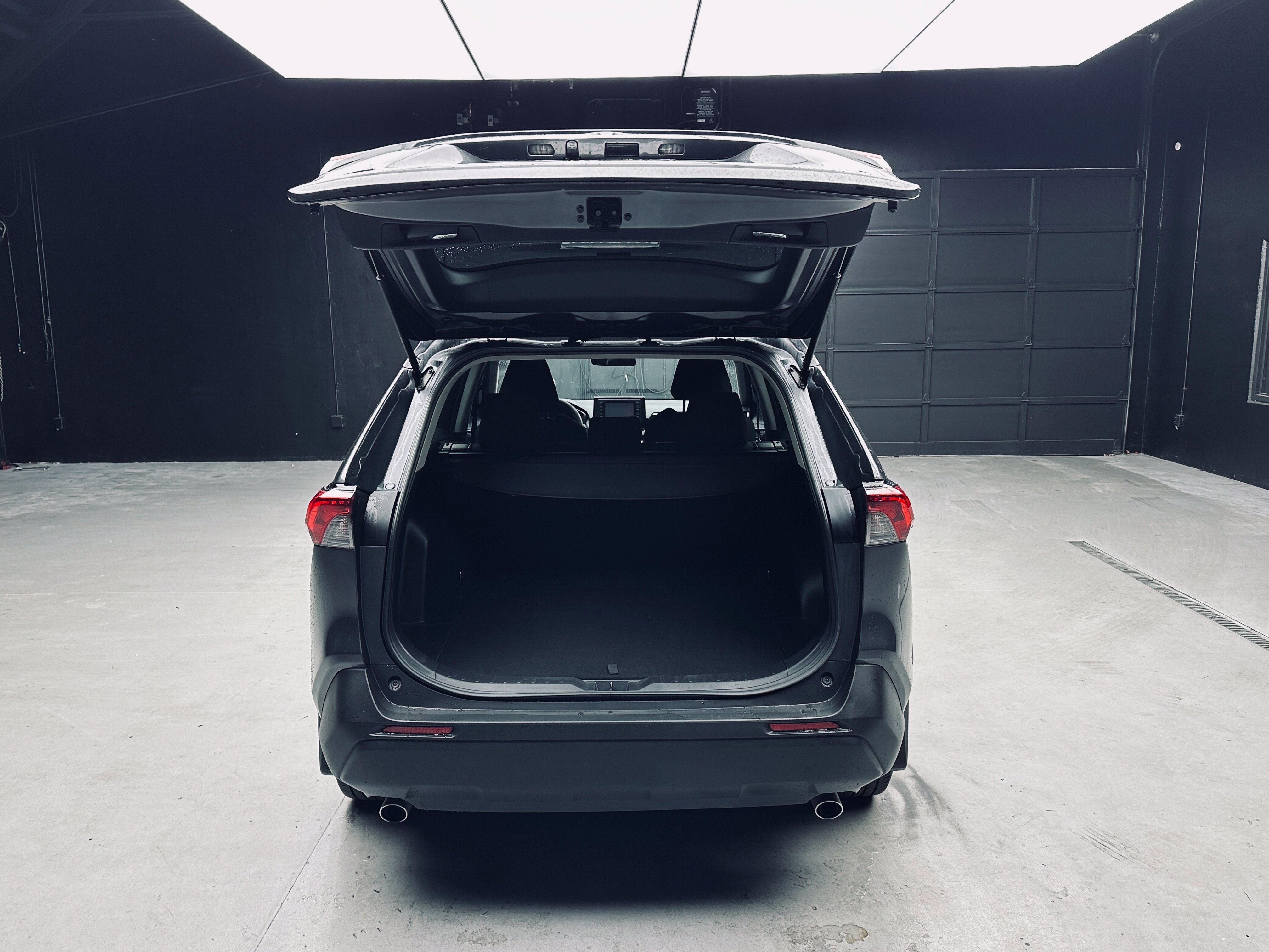 Used 2019 Toyota RAV4 LE w/ Carpet Mat Package FWD image 34