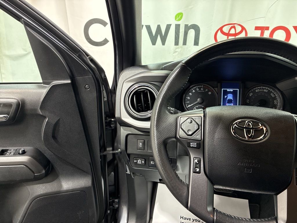 Used 2022 Toyota Tacoma TRD Sport w/ Technology Package image 25