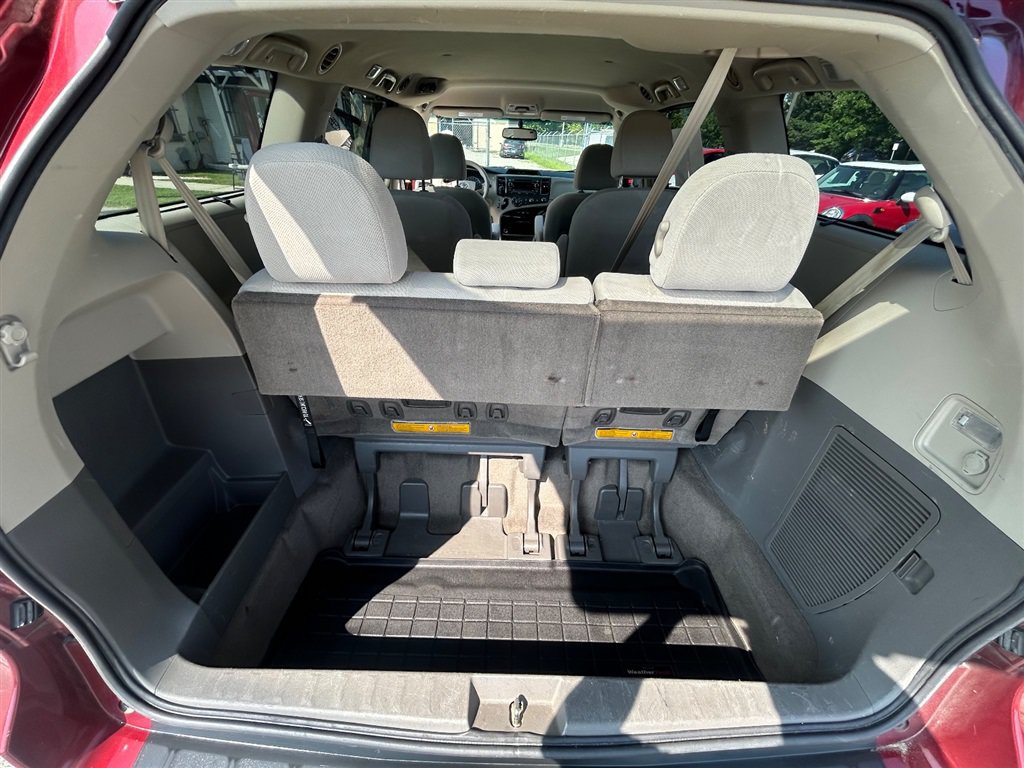Used 2012 Toyota Sienna LE w/ Towing Pkg AWD/4WD image 25