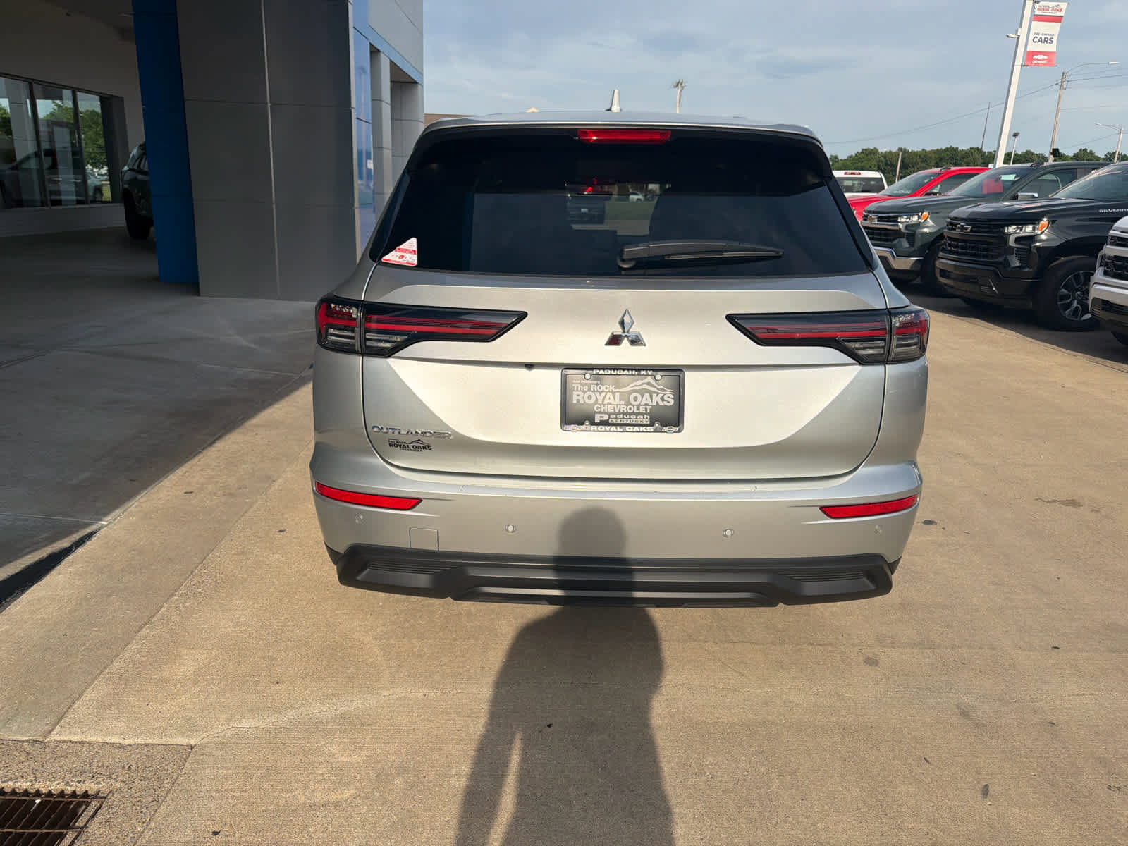 Used 2025 Mitsubishi Outlander ES FWD image 4