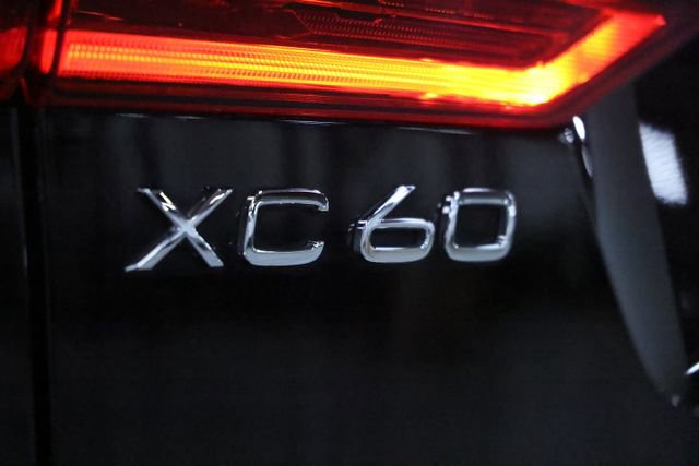 Used 2021 Volvo XC60 T5 R-Design w/ Advanced Package image 12
