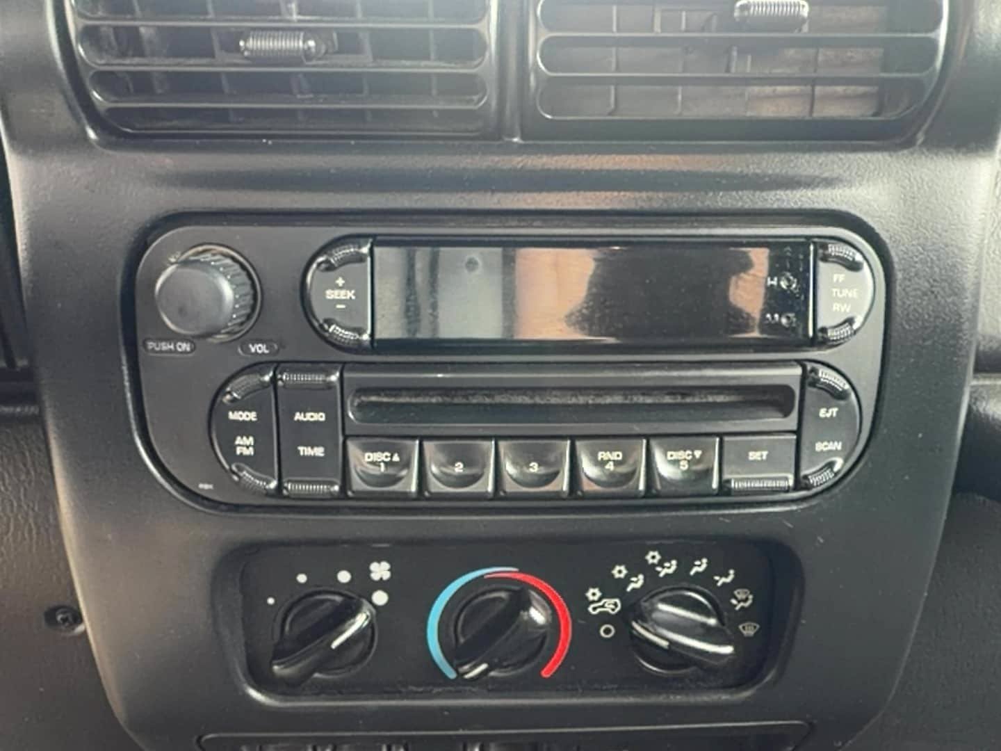 Used 2005 Jeep Wrangler Rubicon AWD/4WD image 9