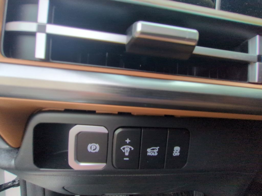 Used 2025 Hyundai Santa Fe Limited FWD image 13