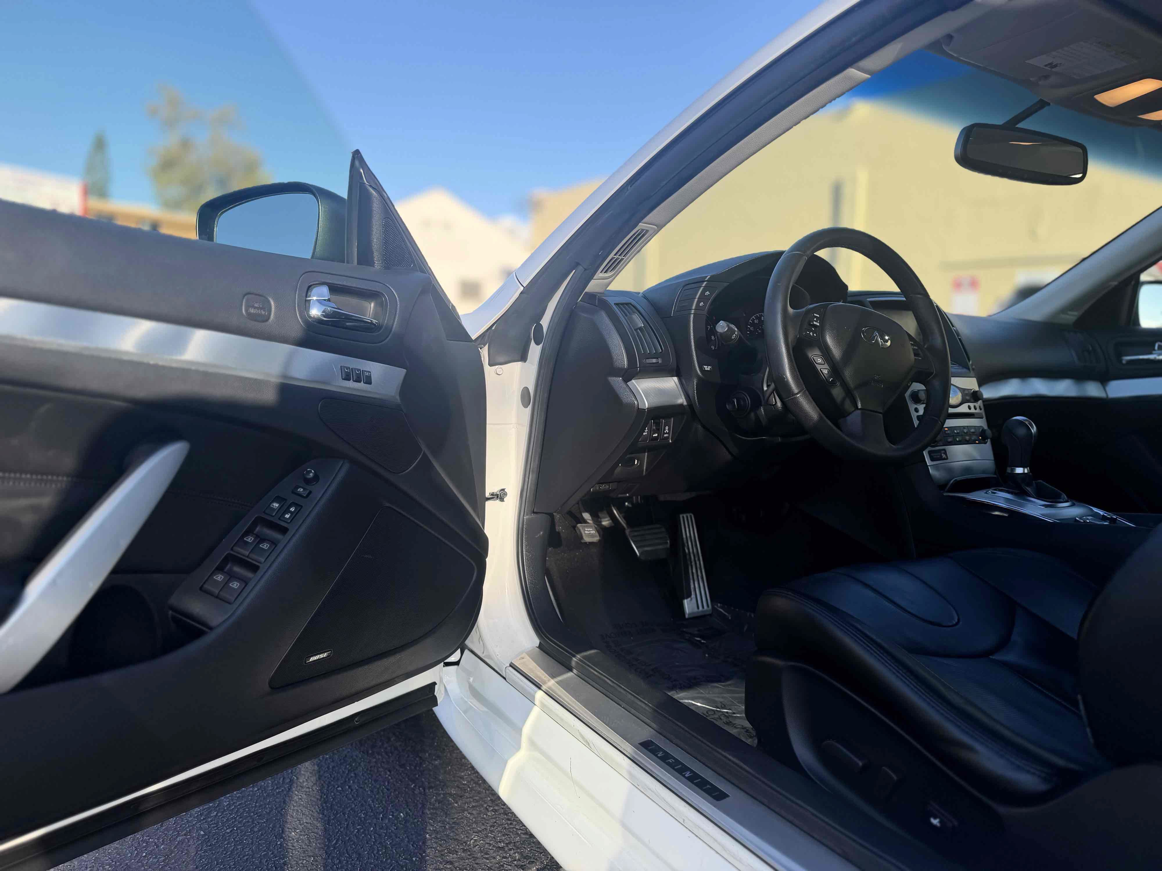 Used 2014 INFINITI Q60 Convertible w/ Premium Package RWD image 17