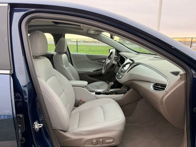 Used 2019 Chevrolet Malibu Premier w/ Sun and Wheel Package image 11