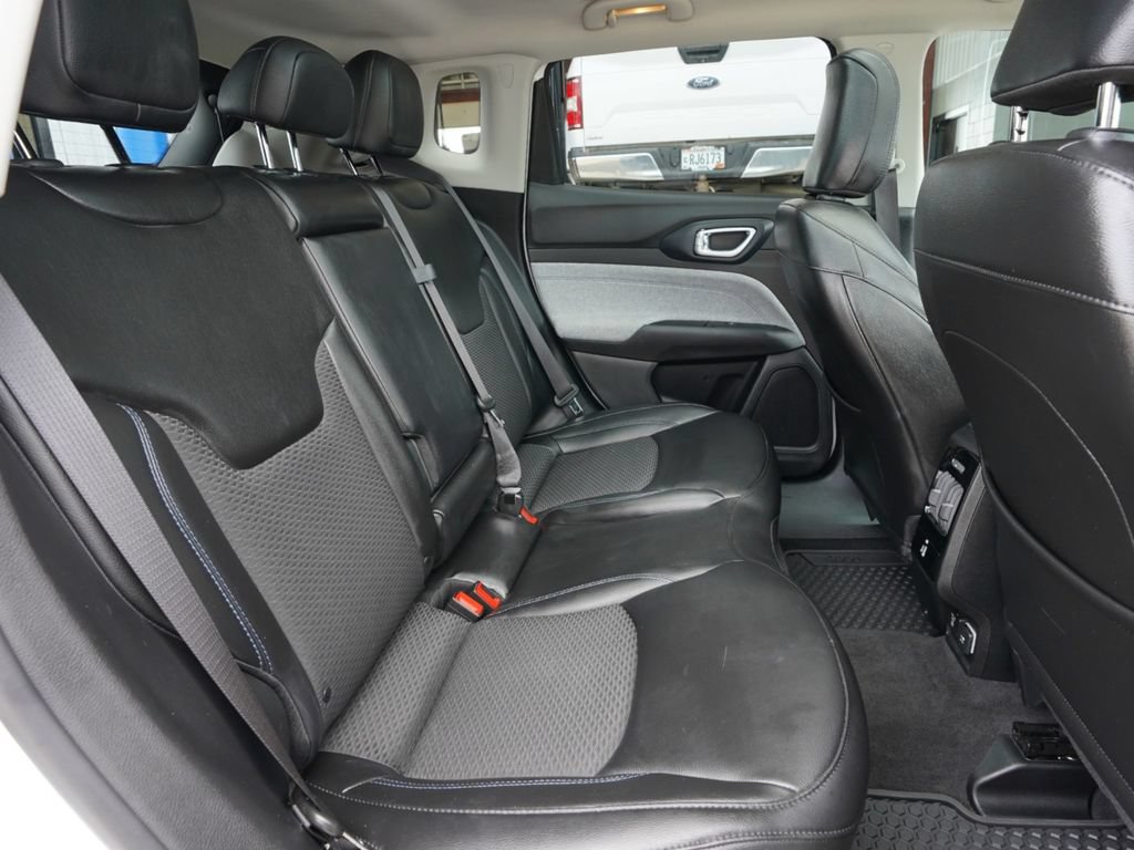 Used 2022 Jeep Compass Latitude w/ Sun and Sound Group AWD/4WD image 23