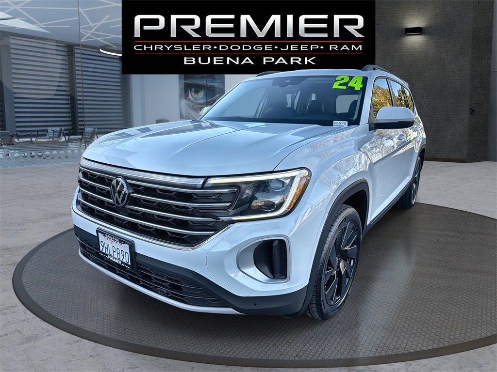 Used 2024 Volkswagen Atlas SE w/ Black Wheel Package image 1