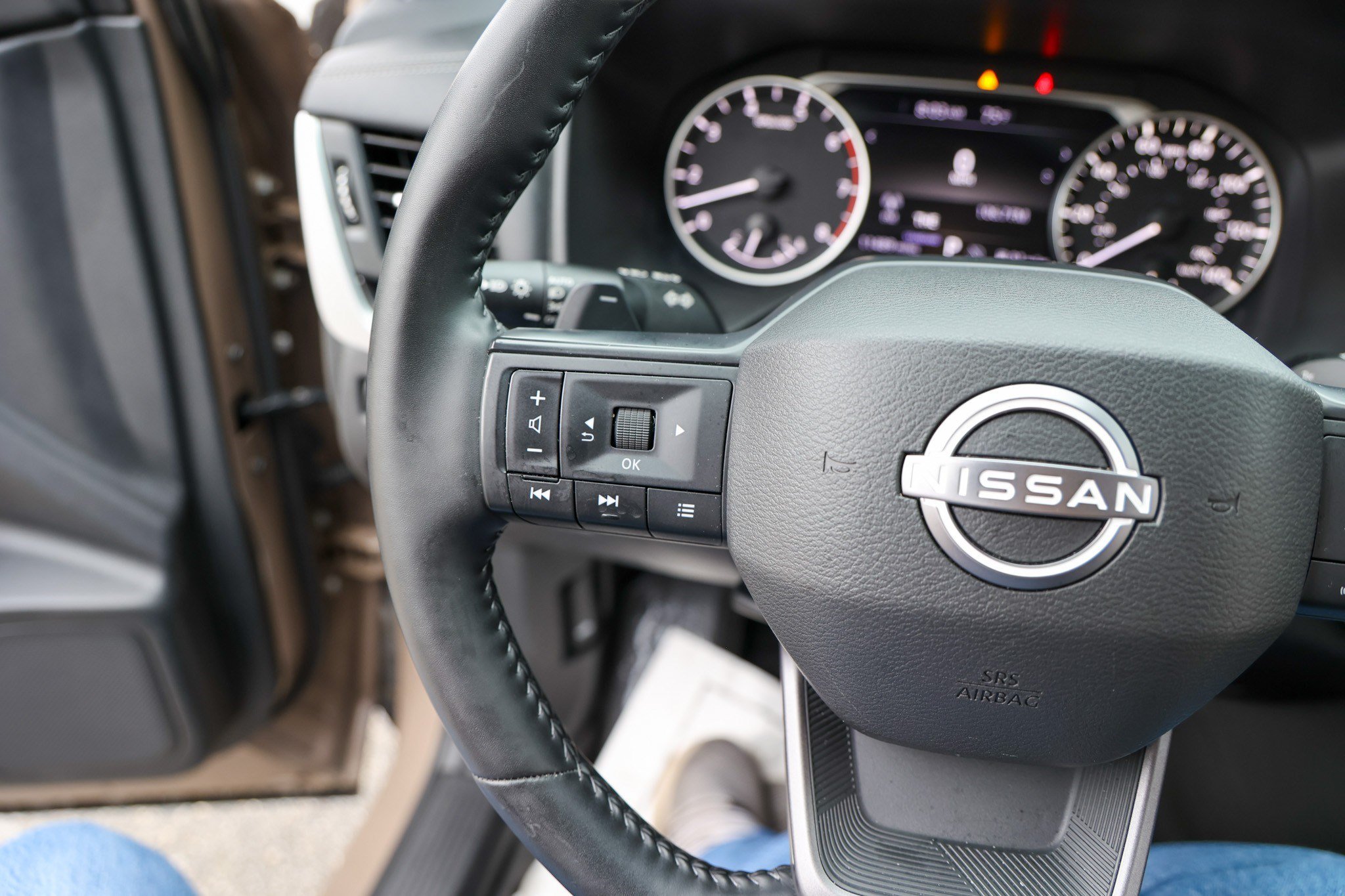 Used 2025 Nissan Rogue SV FWD image 17