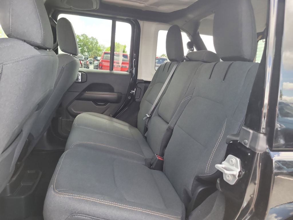 Used 2025 Jeep Wrangler Unlimited Sahara image 12