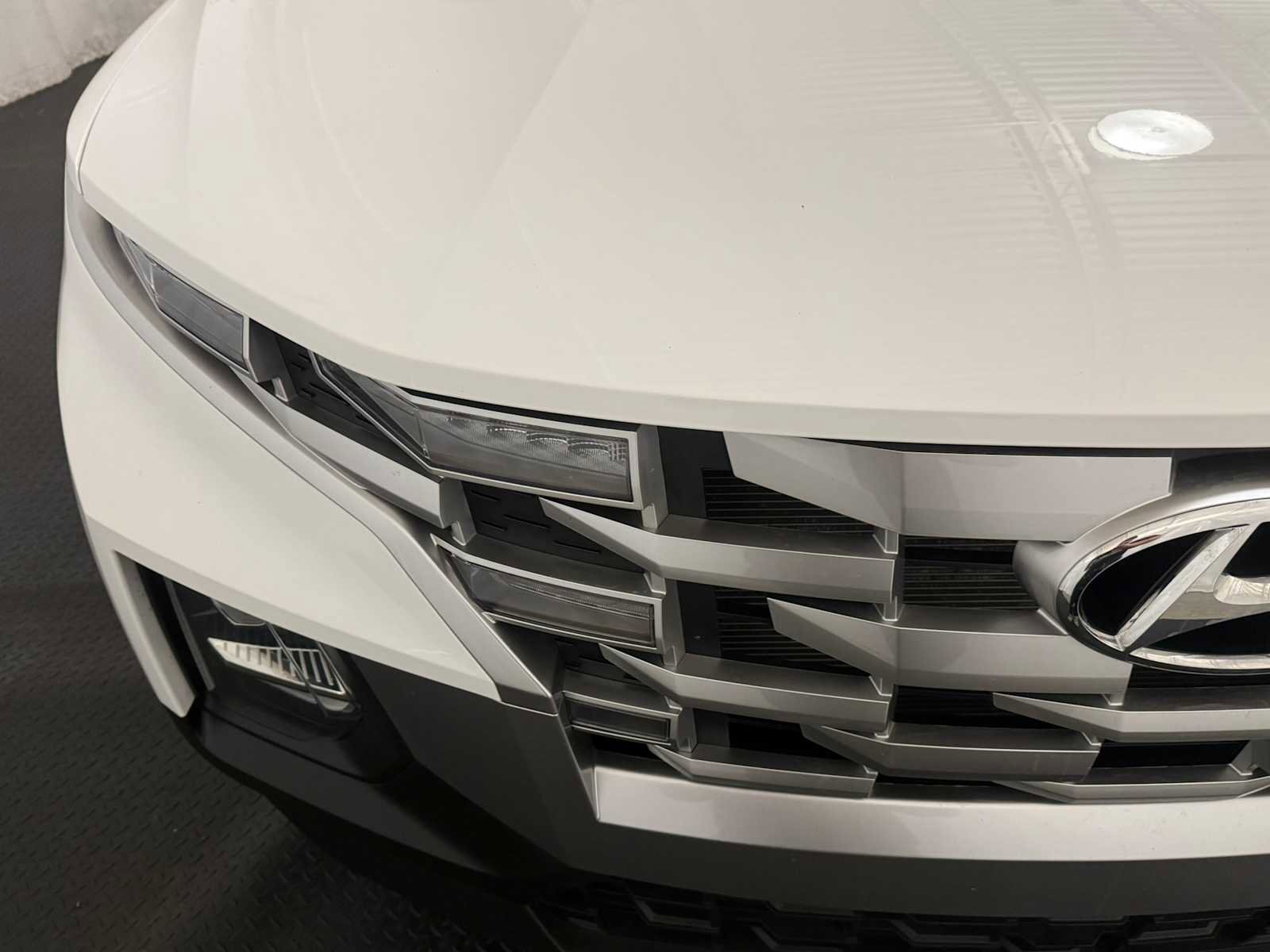 Used 2023 Hyundai Santa Cruz SE image 4