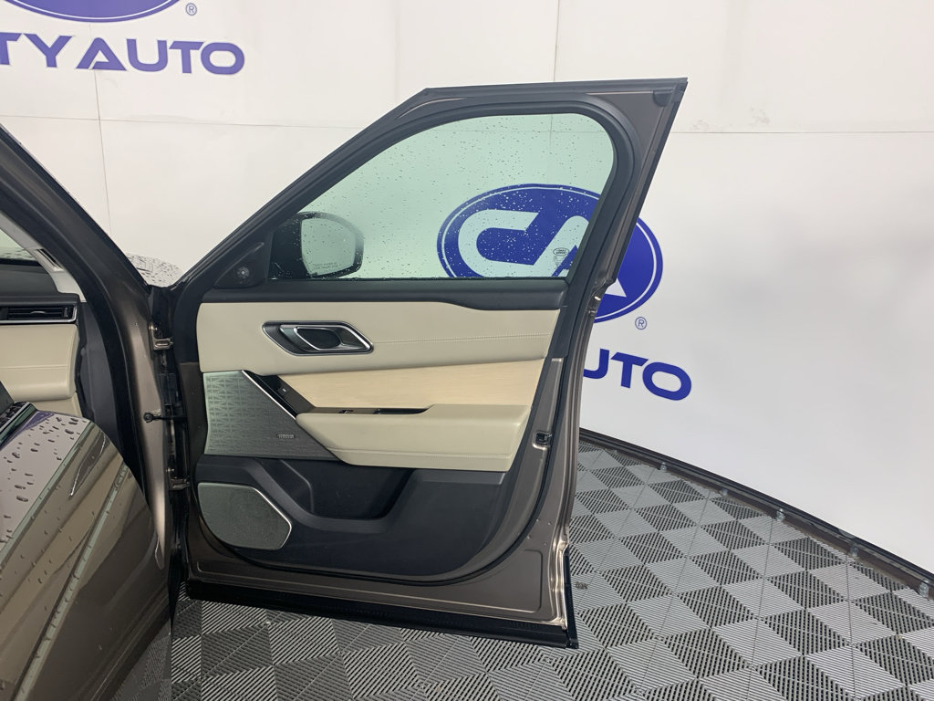 Used 2018 Land Rover Range Rover Velar R-Dynamic SE AWD/4WD image 41