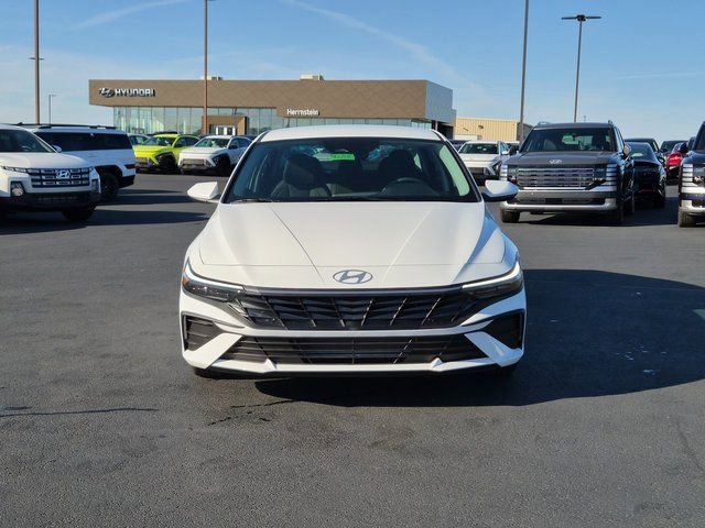 New 2026 Hyundai Elantra SE image 2