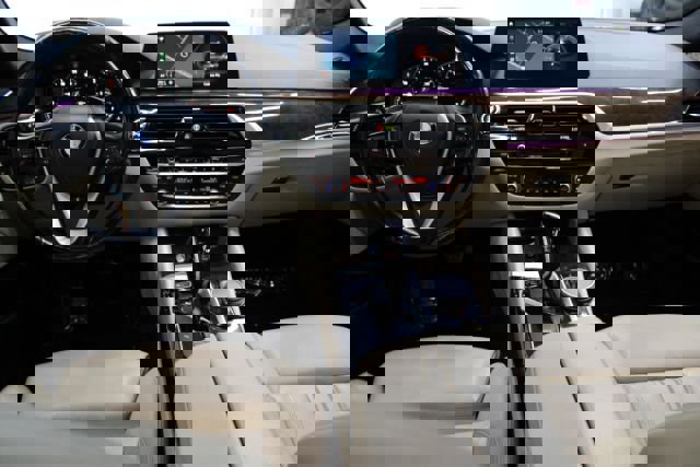 Used 2018 BMW 540i xDrive w/ Premium Package image 2