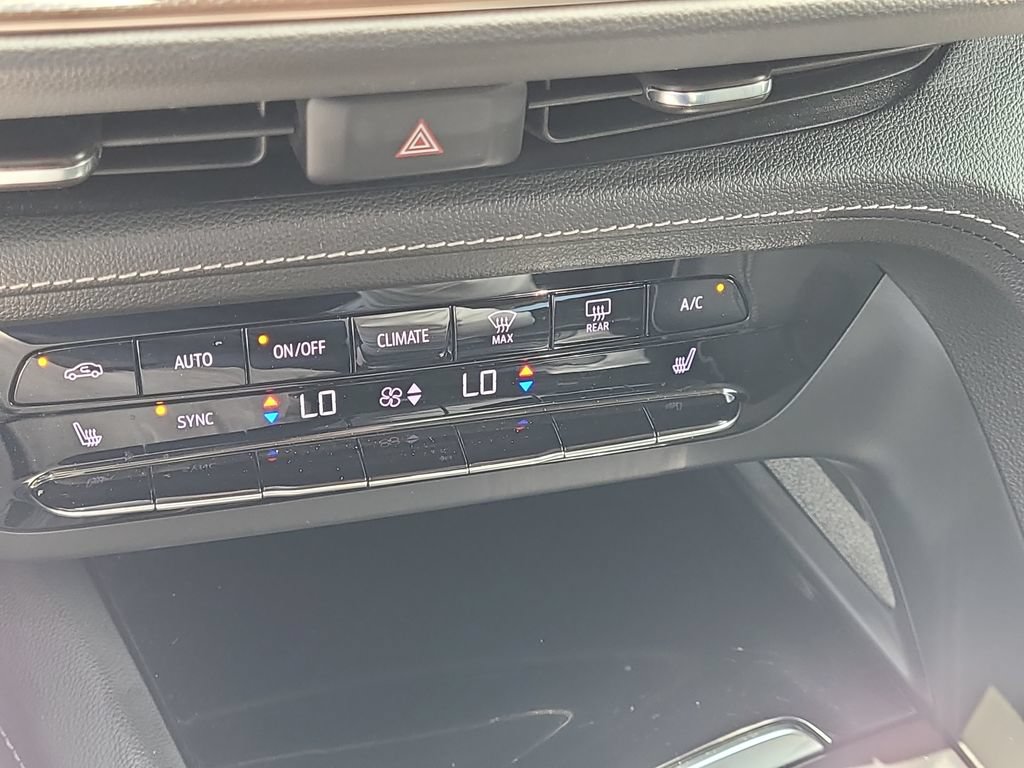 Used 2023 Buick Envision Essence FWD image 16
