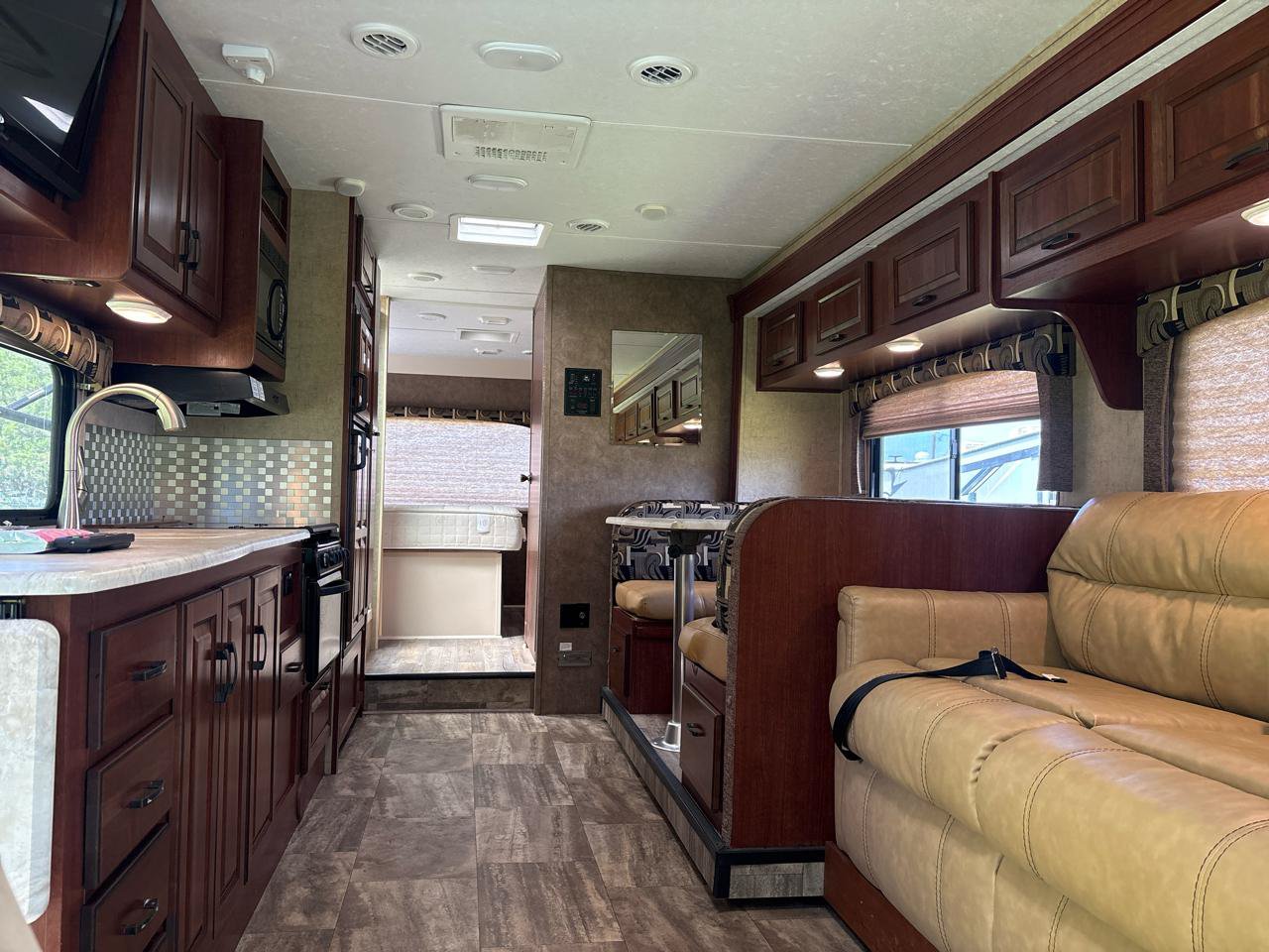Used 2014 Ford E-450 and Econoline 450 Super Duty w/ Motorhome Prep Package RWD image 11