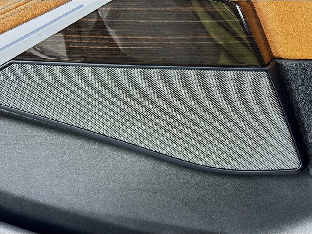 Used 2021 BMW X7 xDrive40i w/ M Sport Package image 19