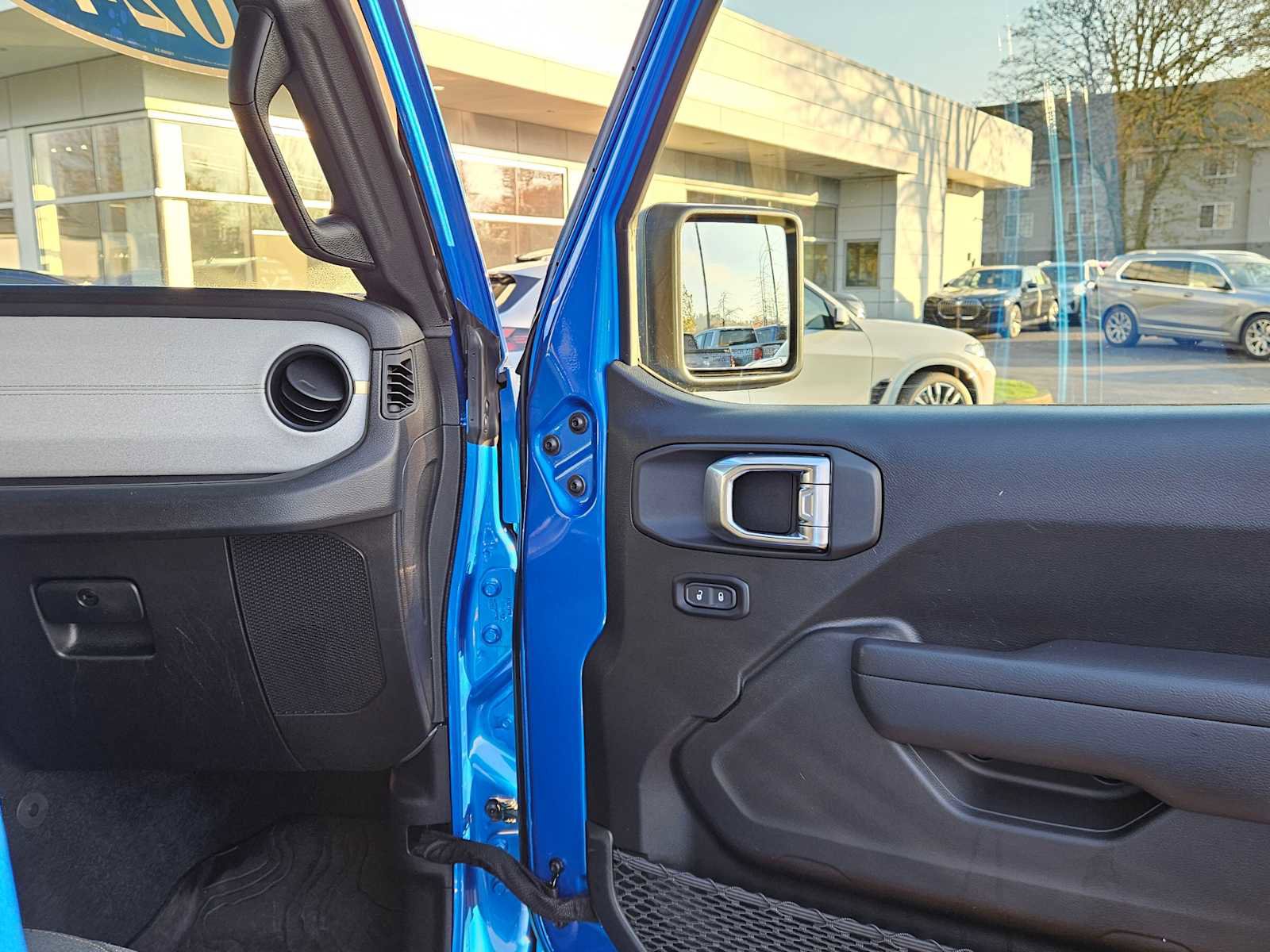 Used 2024 Jeep Wrangler Willys image 10