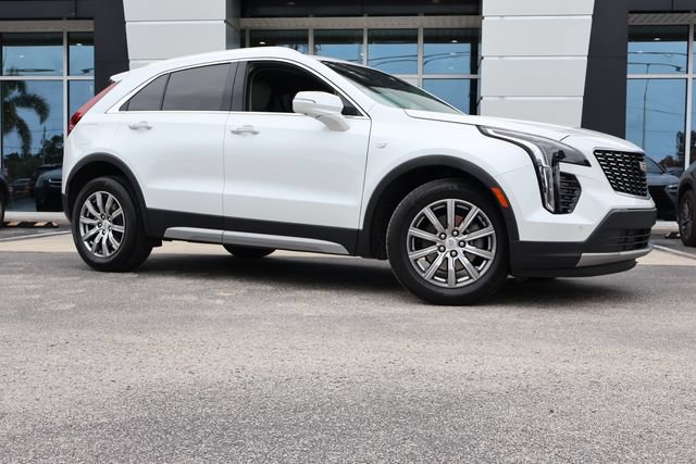 Used 2022 Cadillac XT4 Premium Luxury w/ Enhanced Visibility Package FWD image 2