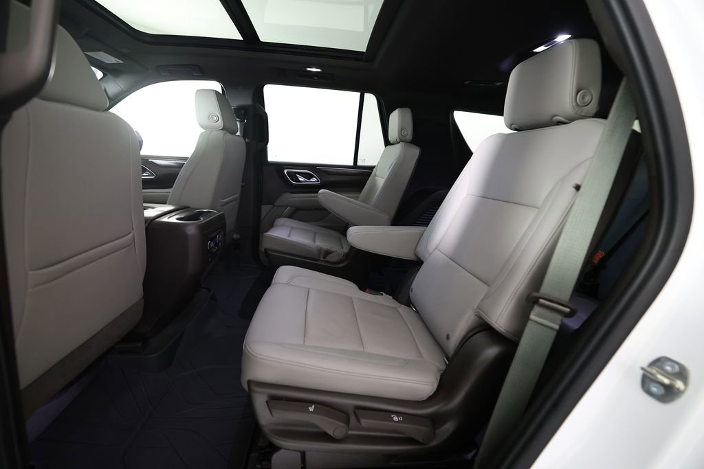 Used 2021 Chevrolet Tahoe Z71 w/ Luxury Package AWD/4WD image 17