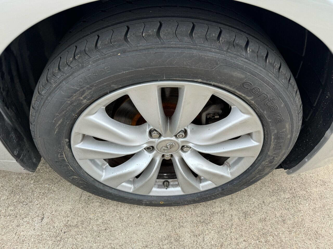 Used 2011 INFINITI M37 w/ Premium Pkg RWD image 32