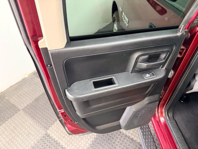 Used 2018 RAM 1500 Express AWD/4WD image 31