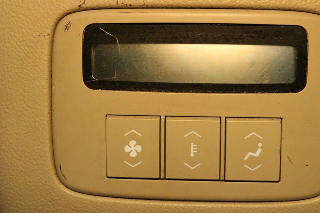 Used 2010 Cadillac DTS Premium image 16