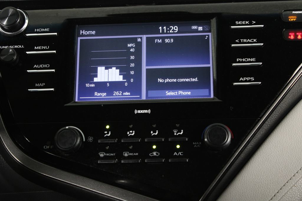 Used 2020 Toyota Camry L image 8