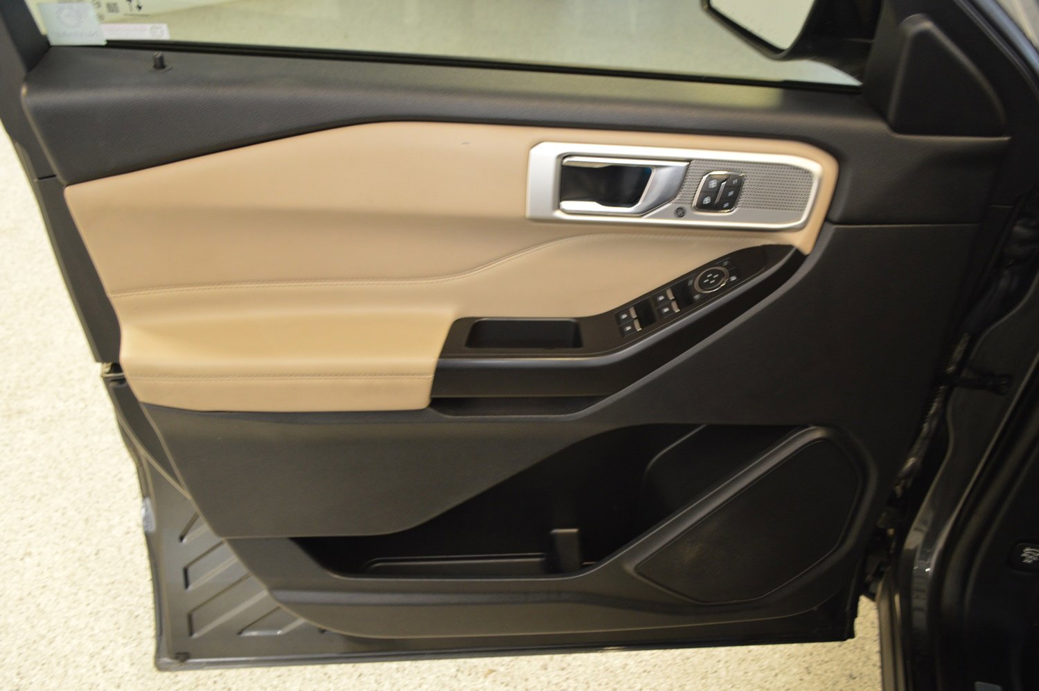 Used 2020 Ford Explorer Limited w/ Class III Trailer Tow Package image 15