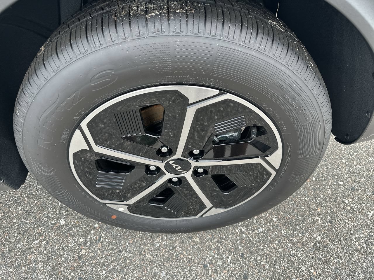New 2026 Kia Niro EX FWD image 20