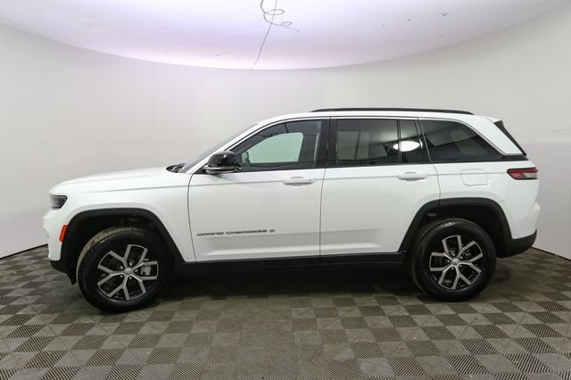 Used 2025 Jeep Grand Cherokee Limited AWD/4WD image 5
