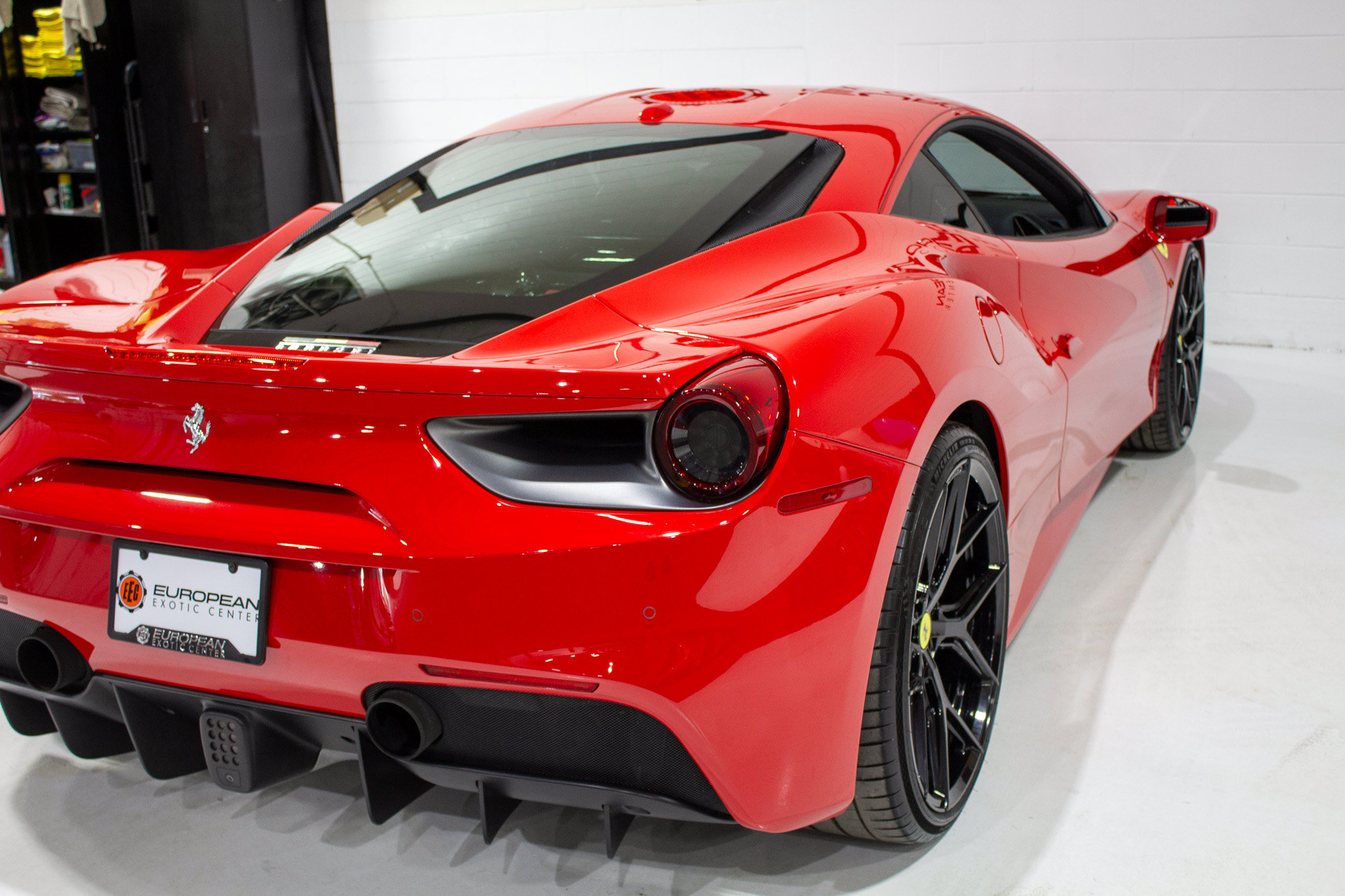 Used 2018 Ferrari 488 GTB RWD image 9