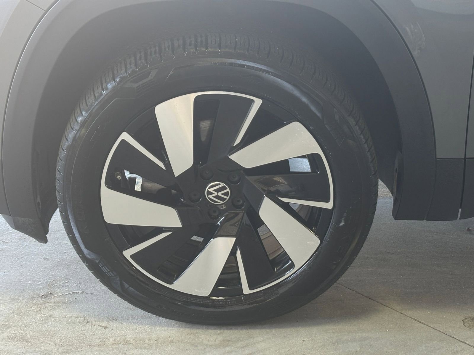 Used 2025 Volkswagen Atlas Cross Sport SE image 34