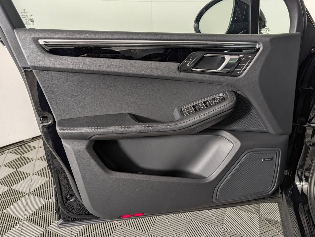 New 2026 Porsche Macan image 25