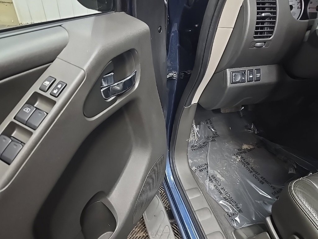 Used 2020 Nissan Frontier PRO-4X w/ Pro-4x Utility Package image 29