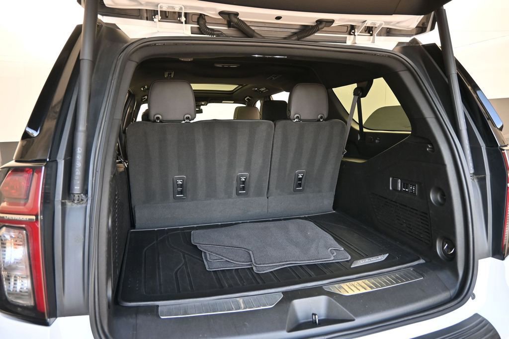 Used 2023 Chevrolet Suburban RST w/ Luxury Package AWD/4WD image 31