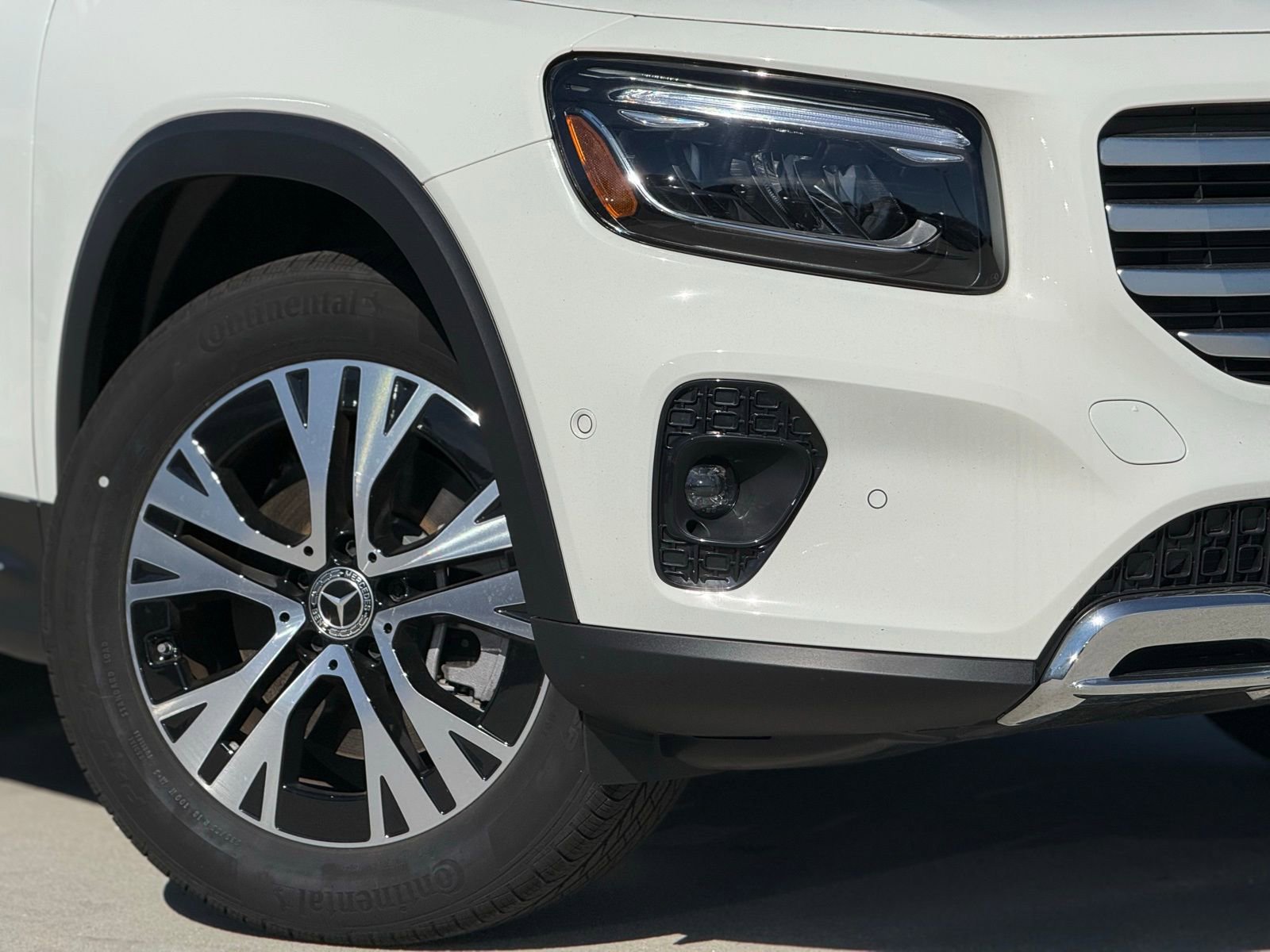 New 2025 Mercedes-Benz GLB 250 image 4