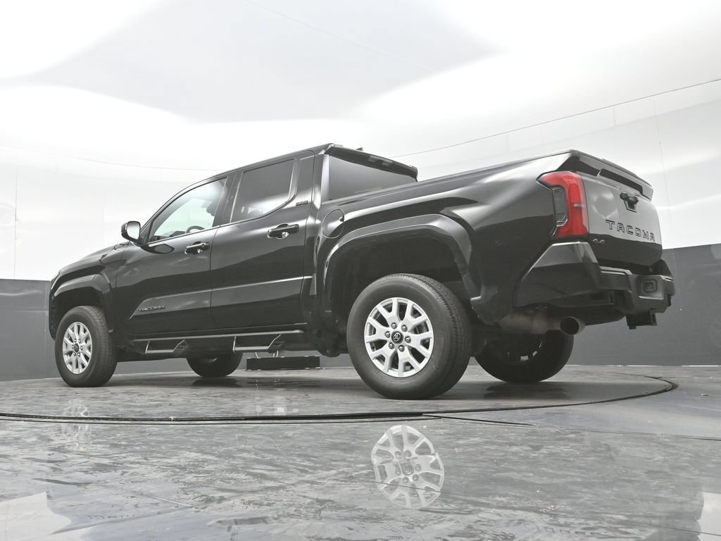 Used 2025 Toyota Tacoma SR5 AWD/4WD image 25