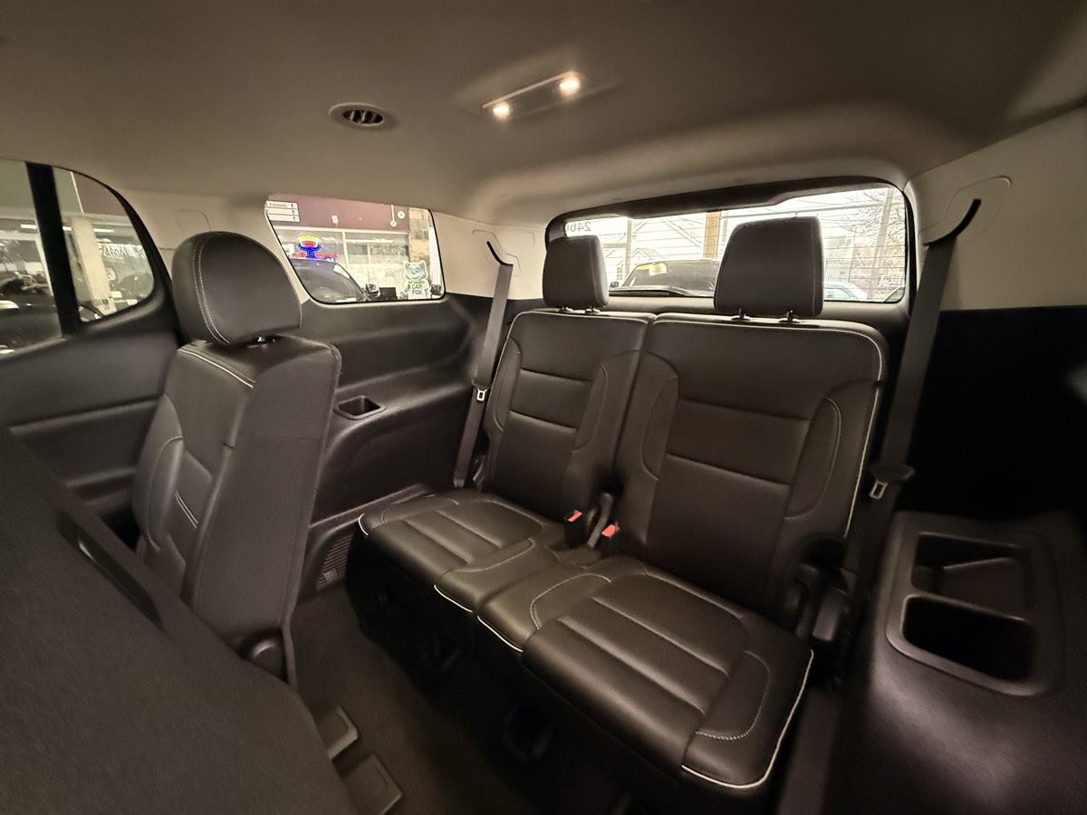 Used 2023 GMC Acadia Denali FWD image 28