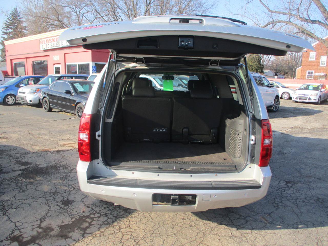 Used 2011 Chevrolet Suburban LT w/ Luxury Package AWD/4WD image 6