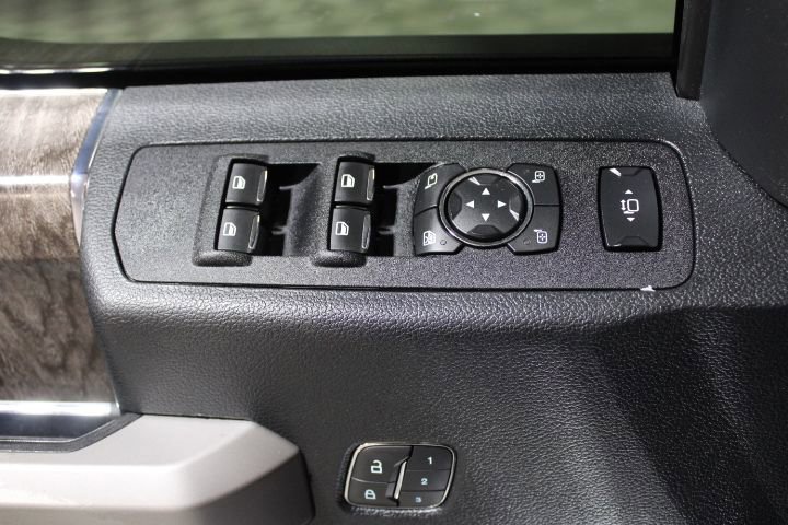 Used 2019 Ford F250 Lariat w/ Chrome Package image 16