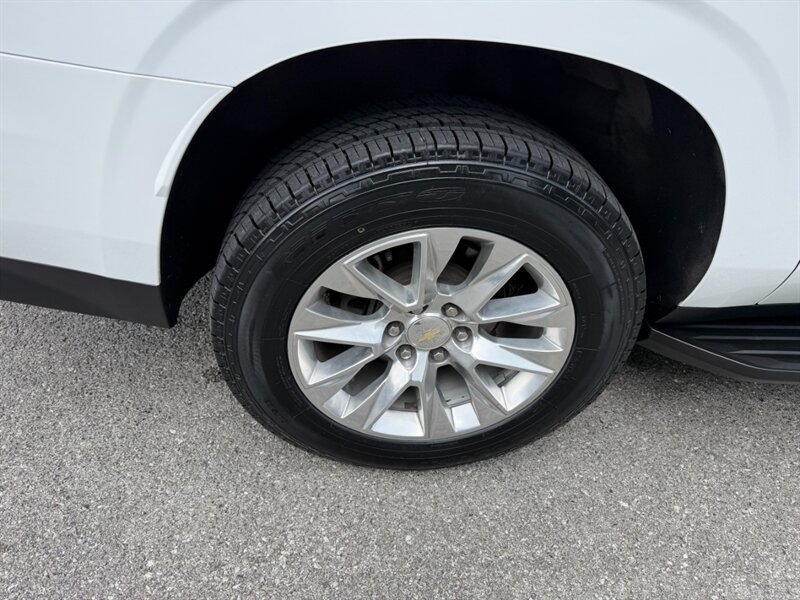 Used 2022 Chevrolet Suburban Premier w/ Premium Package AWD/4WD image 10