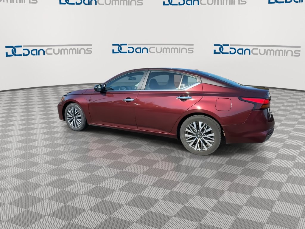 Used 2024 Nissan Altima 2.5 SV FWD image 6