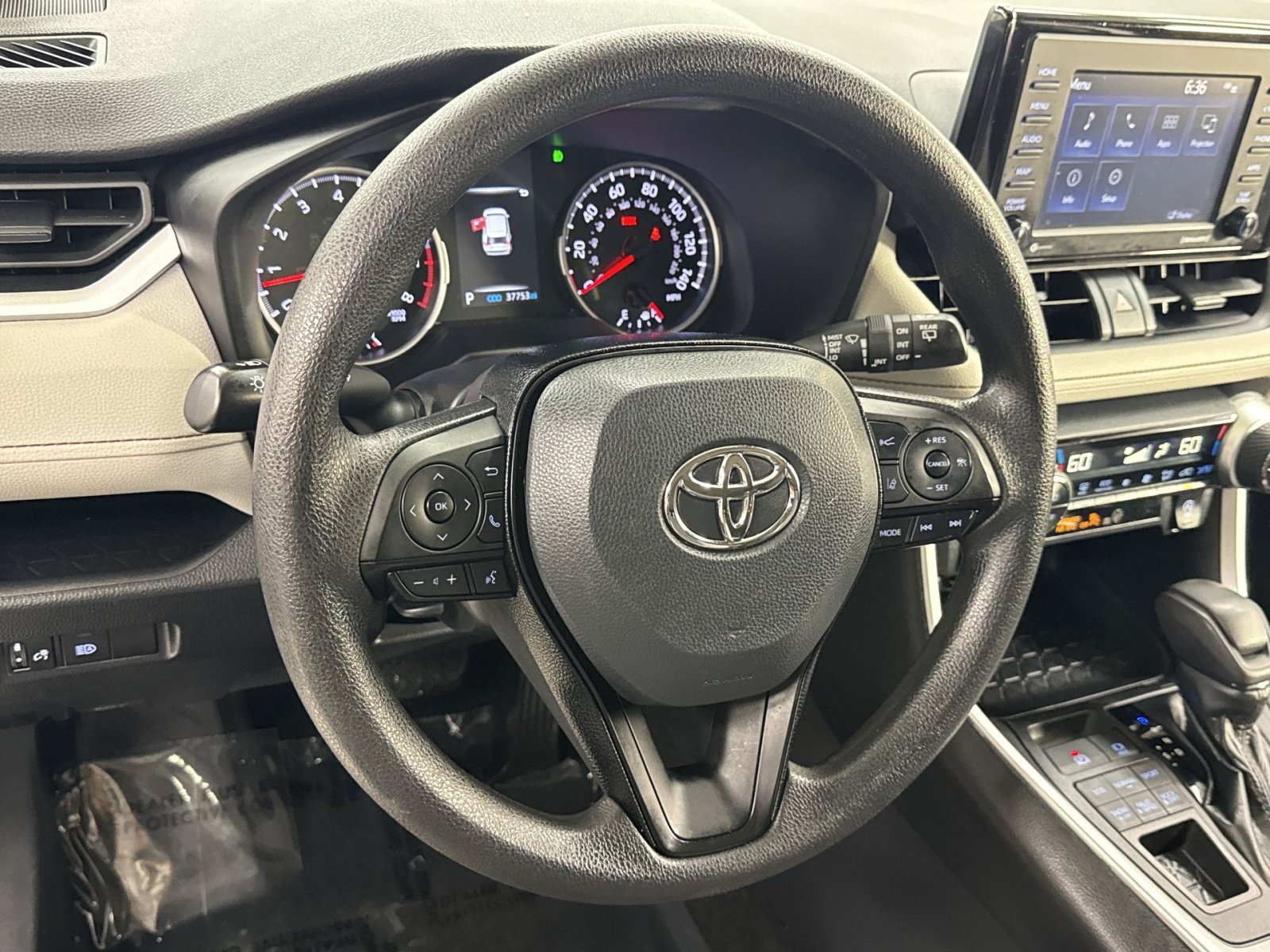 Used 2021 Toyota RAV4 XLE AWD/4WD image 28