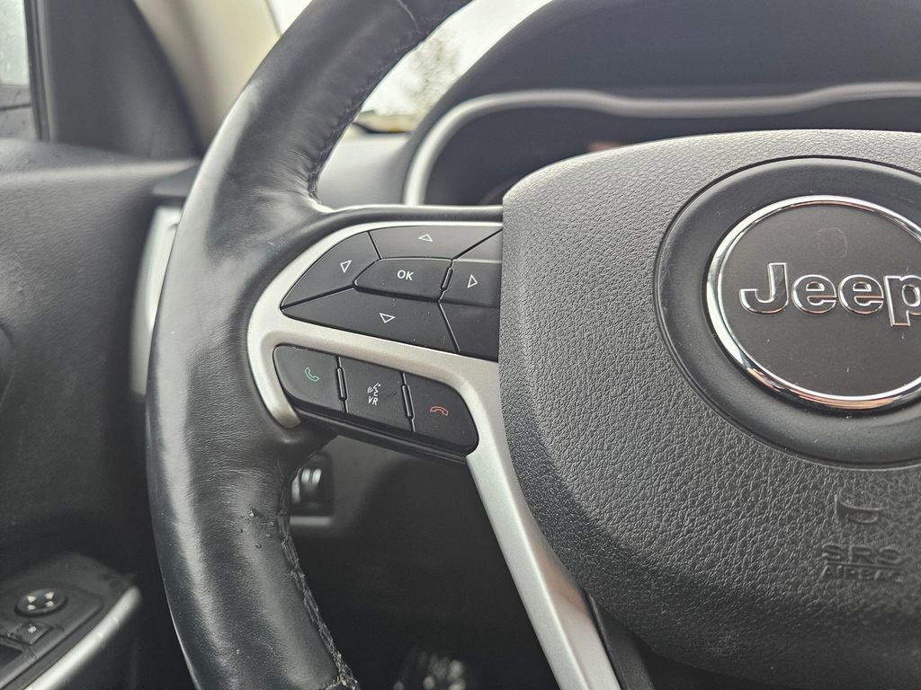 Used 2018 Jeep Cherokee Latitude Plus w/ Cold Weather Group image 34