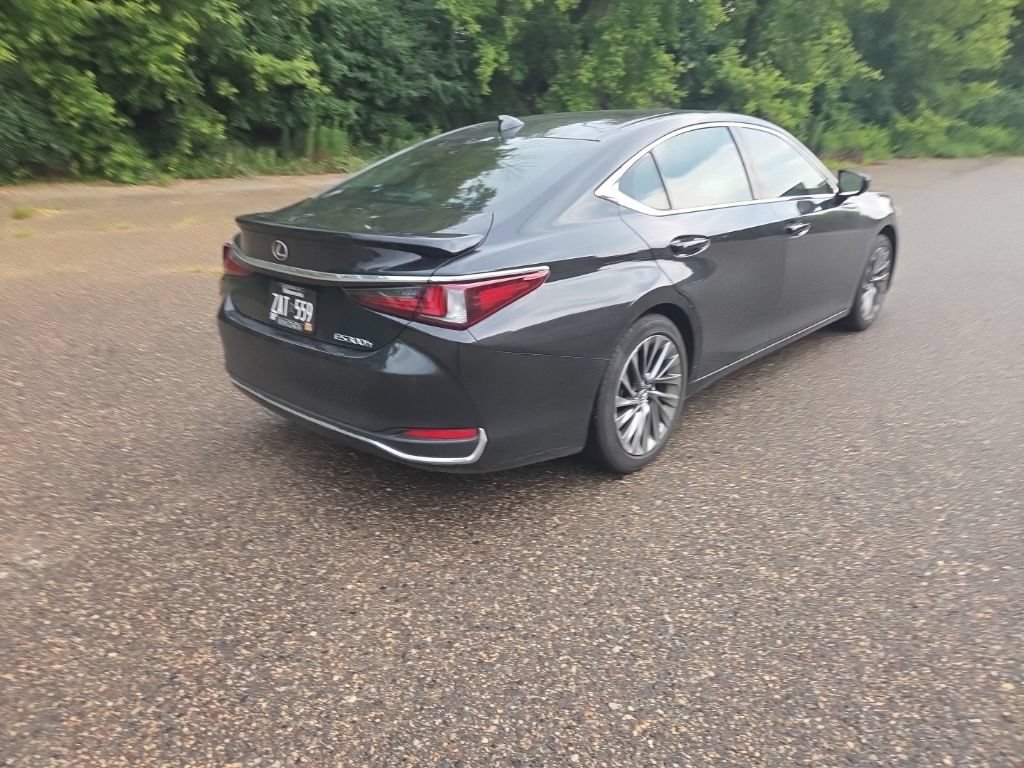 Used 2024 Lexus ES 300h Ultra Luxury w/ Accessory Package (Z1) FWD image 19