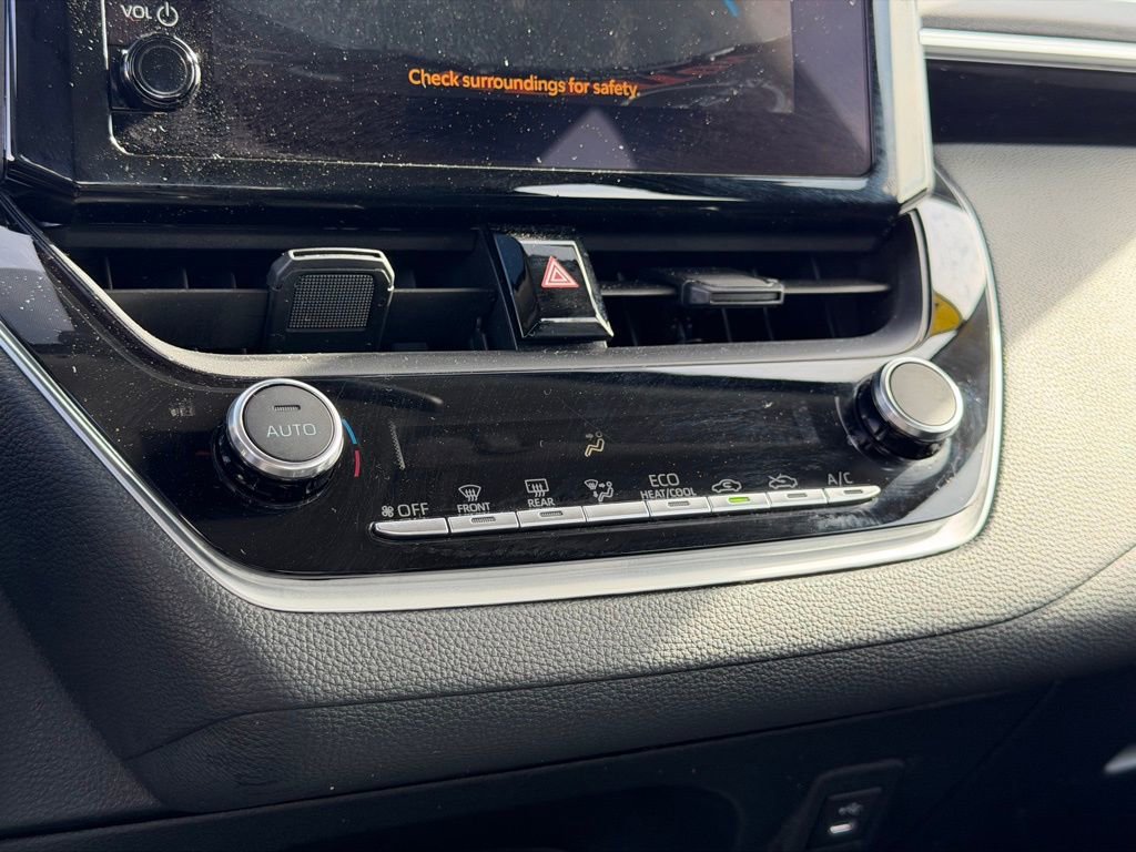 Used 2024 Toyota Corolla LE image 32
